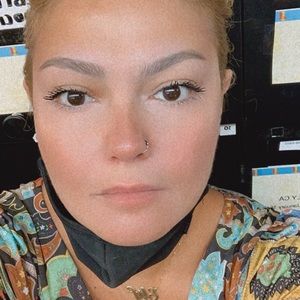 Meet your Posher, Elif